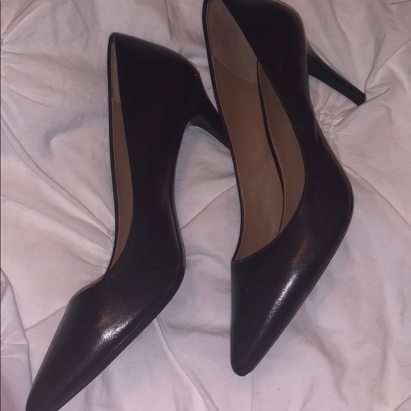 Calvin Klein black heels size 7.5! Barely worn - Picture 3 of 3